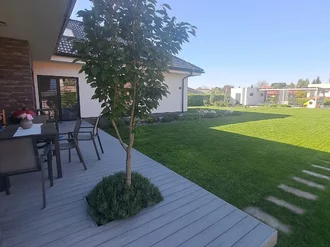 Jarná úprava záhrady a terasy pri rodinnom dome Jarná úprava záhrady a terasy pri rodinnom dome