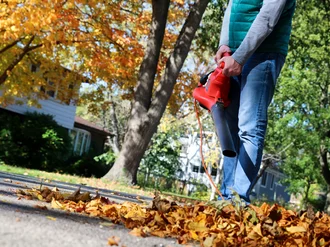 Jesenná údržba trávnika a záhrady Jesenná údržba trávnika a záhrady