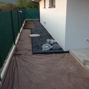 Realizácia chodníkov okolo domu